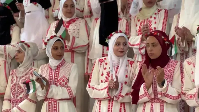 150 عريسا وعروسا.. أول زفاف جماعي منذ بداية الحرب شمال غزة