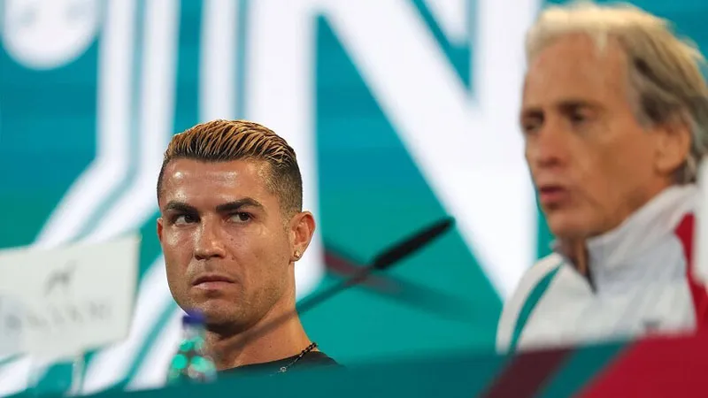 مورغان يكشف سر غضب رونالدو ورحيله عن معسكر البرتغال
