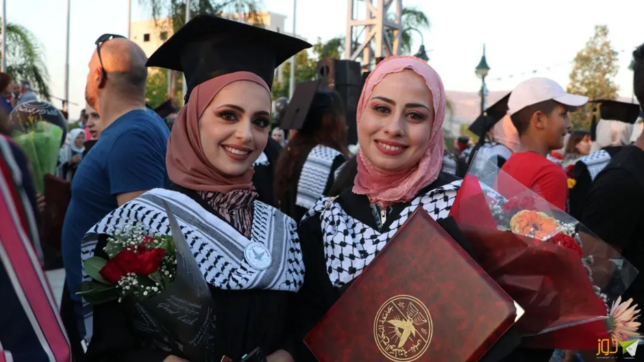 تخريج كلية الطب وعلوم الصحة - النجاح