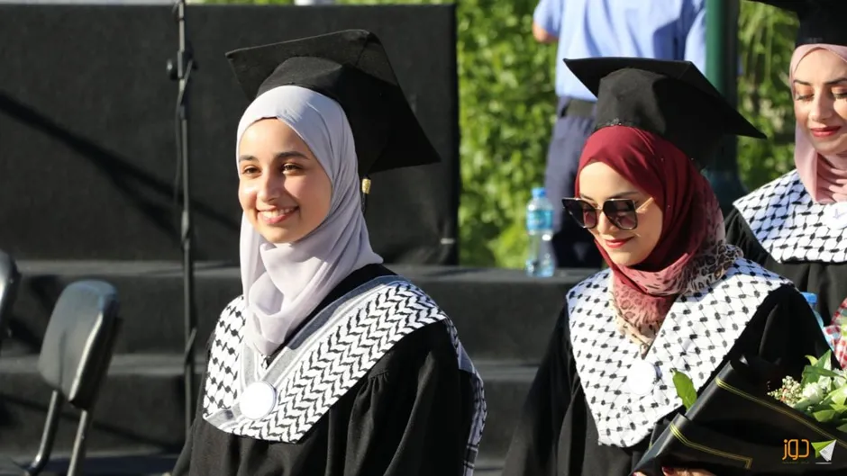 تخريج كلية الطب وعلوم الصحة - النجاح